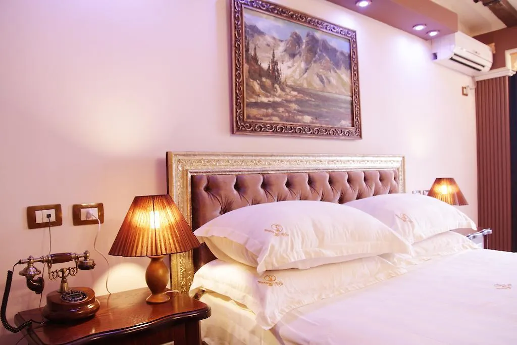 Hotel Boutique Vila Fernando Tirana 3*,